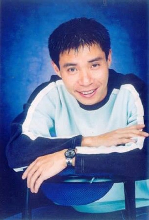 nhin lai nhung kieu toc vang bong mot thoi cua cac sao viet