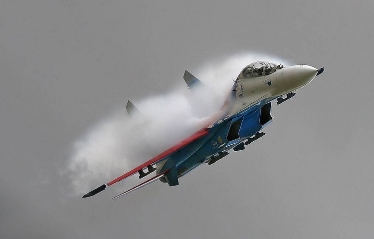 Tiêm kích Su-27 Nga chặn máy bay ném bom Mỹ tiem kich su 27 nga chan may bay nem bom my