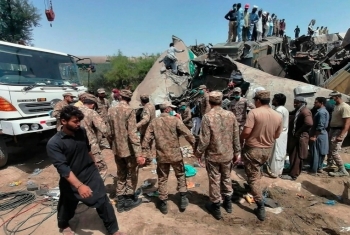 Hai tàu Pakistan va chạm, gần 90 người thương vong