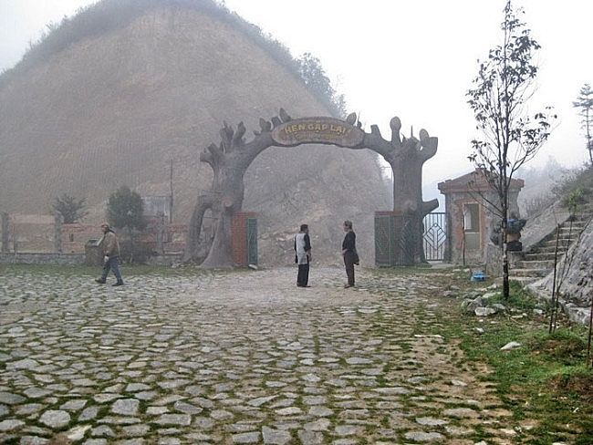 ru nhau len thanh pho sapa tron nong