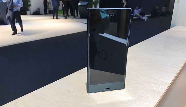 sony dang phat trien smartphone co the cuon duoc