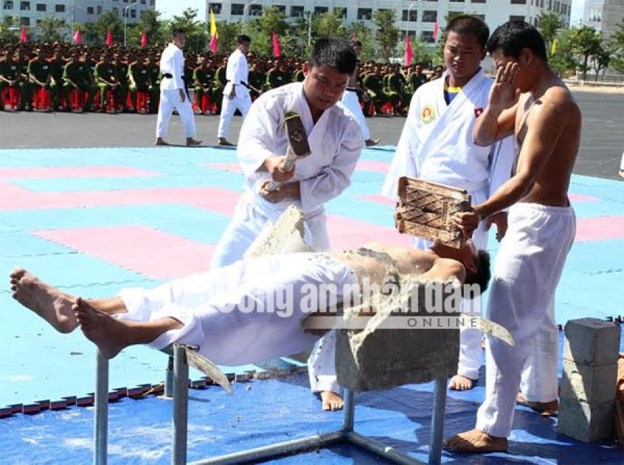 [Chùm ảnh] Những màn trình diễn võ thuật ấn tượng của học viên cảnh sát