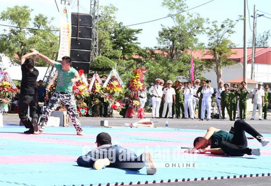 [Chùm ảnh] Những màn trình diễn võ thuật ấn tượng của học viên cảnh sát
