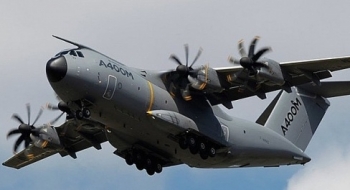 Cận cảnh siêu vận tải cơ Airbus A400M cất cánh thẳng đứng