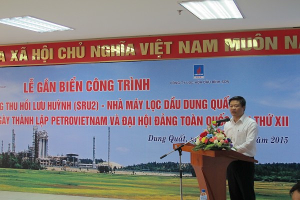 gan bien cong trinh chao mung ky niem 40 nam ngay thanh lap tap doan dau khi viet nam va dai hoi dang toan quoc lan thu xii