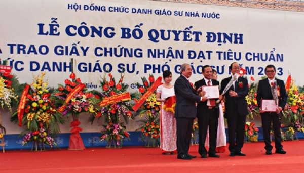y kien xung quanh chuc danh giao su pho giao su