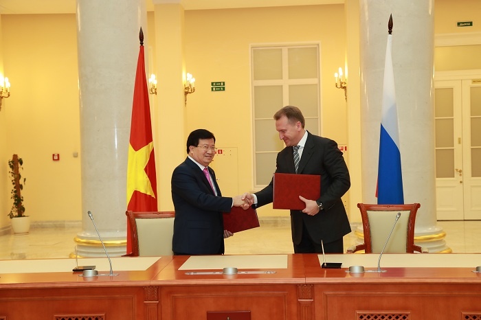 nhung thoa thuan quan trong trong hop tac dau khi viet nga