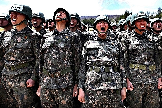 Giới trẻ Hàn Quốc bày cho nhau cách để trốn nghĩa vụ quân sự