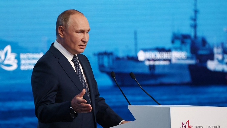 Tổng thống Vladimir Putin phát biểu tại Diễn đàn Kinh tế Phương Đông lần thứ 7. Tổng thống Vladimir Putin phát biểu tại Diễn đàn Kinh tế Phương Đông lần thứ 7.