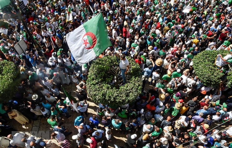 Hội đồng Bộ trưởng Algeria thông qua dự luật dầu khí gây tranh cãi hoi dong bo truong algeria thong qua du luat dau khi gay tranh cai