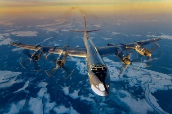 Nga điều một loạt máy bay ném bom tầm xa tới Syria