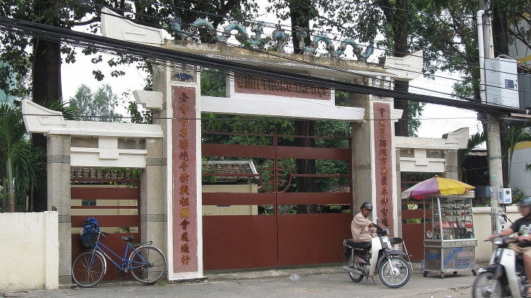 ghe tham ngoi dinh 300 tuoi co nhat sai gon