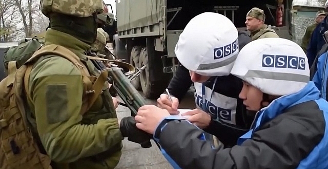 ukraine thong bao ve viec rut quan khoi mien dong ukraine