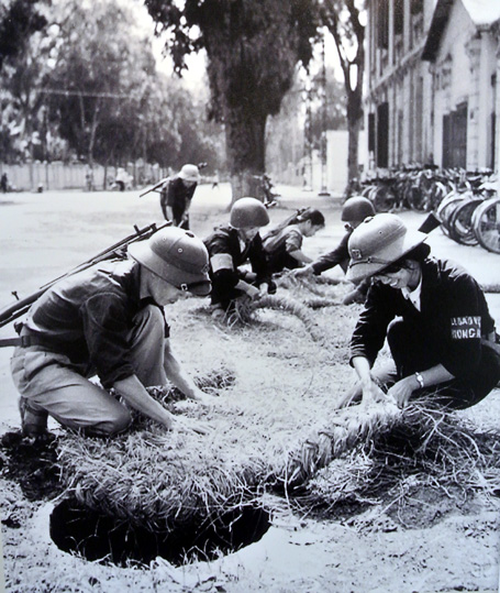 Đảng bộ thành phố Hà Nội cho biết trong năm 1972 có 15.000 thanh niên Thủ đô nhập ngũ.