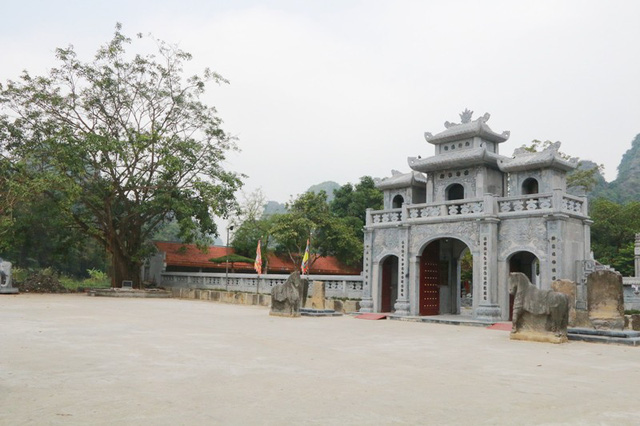 ngoi den tram nam tuoi tho vuong trieu tran linh thieng o co do hoa lu