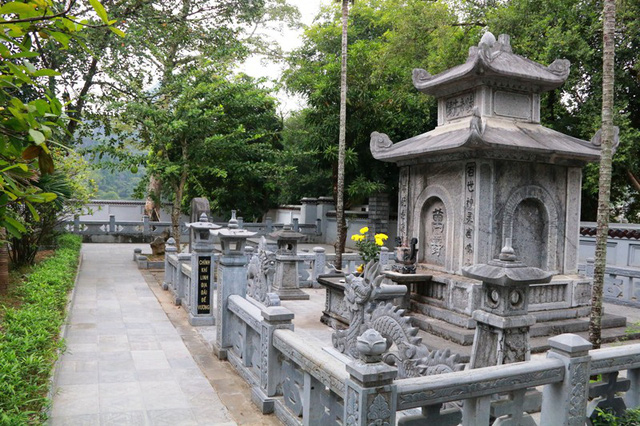 ngoi den tram nam tuoi tho vuong trieu tran linh thieng o co do hoa lu