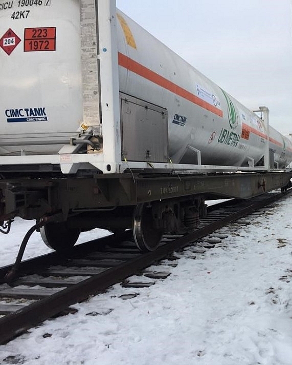 gazprom xuat khau lo lng dau tien sang mong co