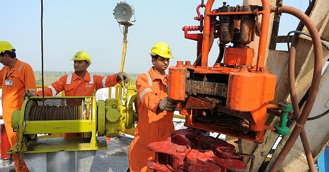 Ấn Độ muốn khôi phục nhập khẩu dầu từ Iran, Venezuela Ấn Độ muốn khôi phục nhập khẩu dầu từ Iran, Venezuela