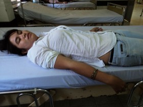 "Nữ dược sĩ chống tiêu cực" lại bị hành hung