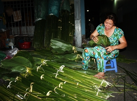 Trắng đêm ở phố lá dong Sài Gòn