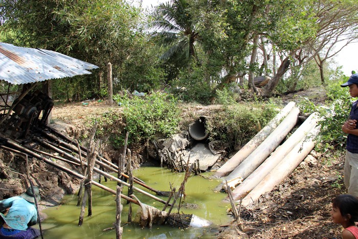 nong dan mien tay dang long truoc canh han man