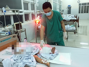 Bé trai bị tai nạn tàu hỏa sống sót thần kỳ