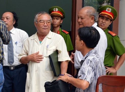 Luật sư chỉ trích Viện Kiểm sát ngay tại tòa