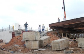 Sập sàn cầu vượt đang thi công, 1 công nhân tử nạn