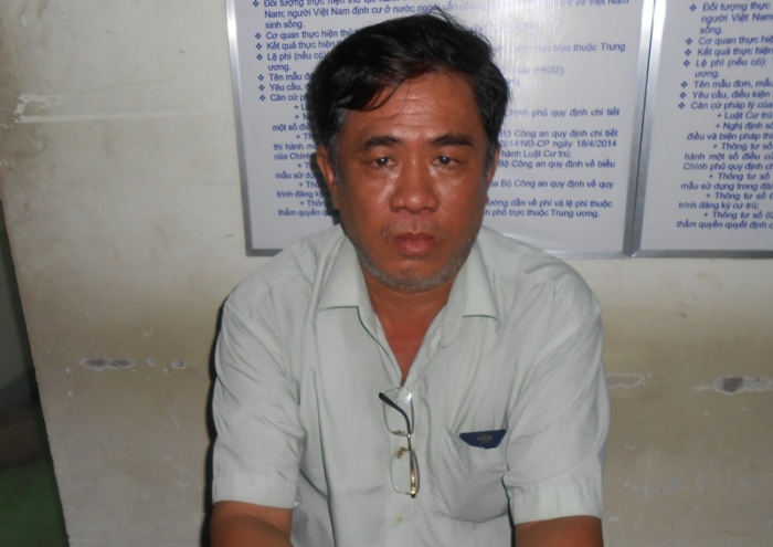 gia danh giam doc bo cong an de lua tien
