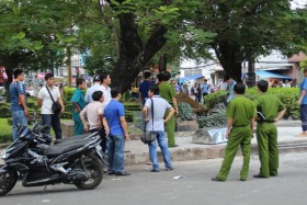 Người đàn ông tự thiêu trong công viên