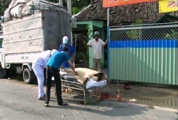 Xe chở phế liệu tông chết người