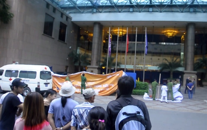 nhan vien bao tri kinh roi tu tang cao khach san sheraton sai gon