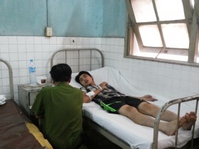 Đâm người, cướp 50 triệu đồng ngay trước cửa chợ Bến Thành