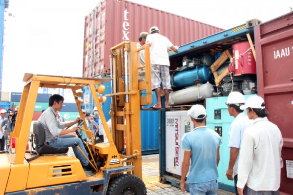 hang cam nhap an minh trong container vo chu