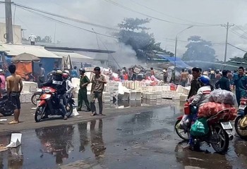 TP HCM: Cháy chợ đầu mối, tiểu thương hoảng hốt