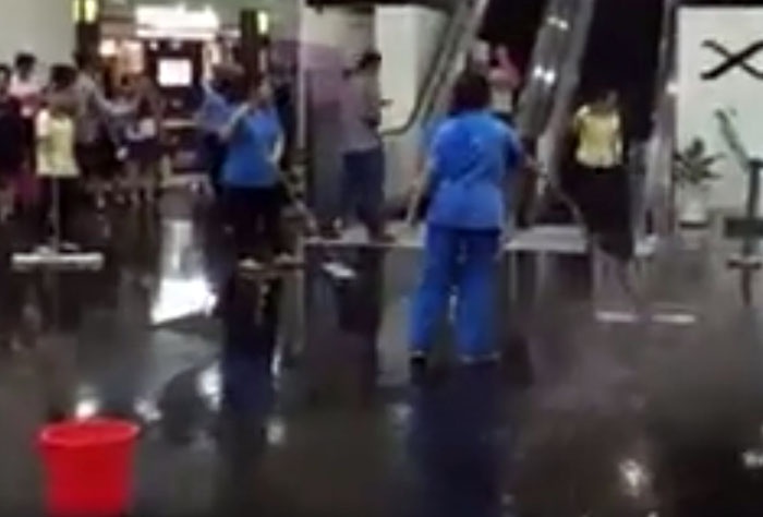 Mưa lớn khiến khu vực ở Sài Gòn... 'thất thủ' sai gon mua lon khien nhieu cong trinh that thu