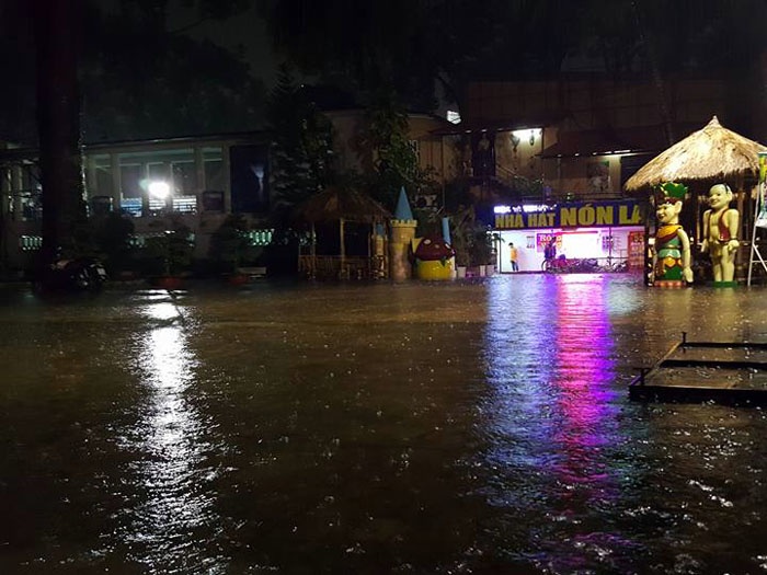 Mưa lớn khiến khu vực ở Sài Gòn... 'thất thủ' sai gon mua lon khien nhieu cong trinh that thu