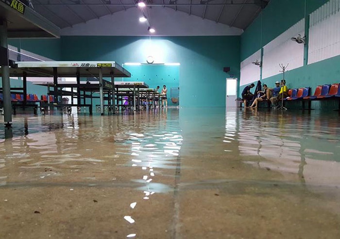 Mưa lớn khiến khu vực ở Sài Gòn... 'thất thủ' sai gon mua lon khien nhieu cong trinh that thu