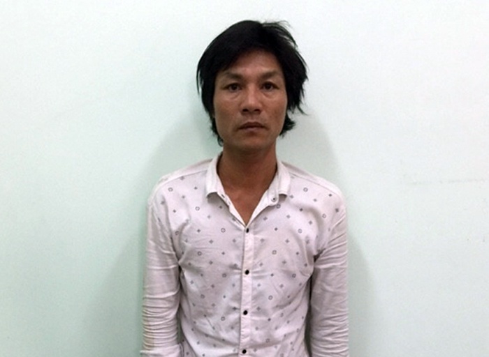 chem nguoi dan ong chung cha voi vo minh