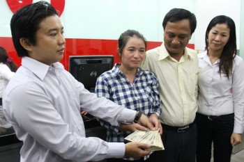 Chị ve chai được đổi toàn bộ tiền Yên rách