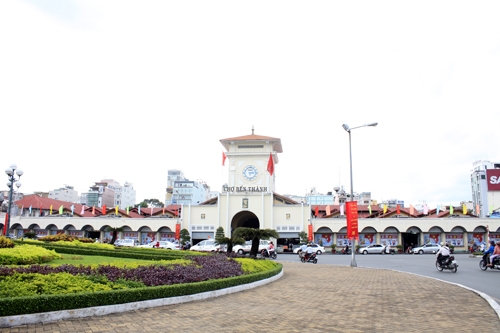 Tự rạch tay mình để đạo diễn một vụ cướp