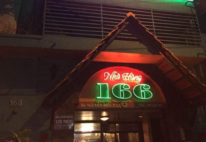 Kiểm tra nhà hàng ‘đặc sản’... chân dài nha hang dac san chan dai keo ao che phan nhay cam