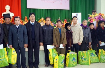 Tập đoàn cùng các đơn vị thành viên trao quà Tết Bính Thân