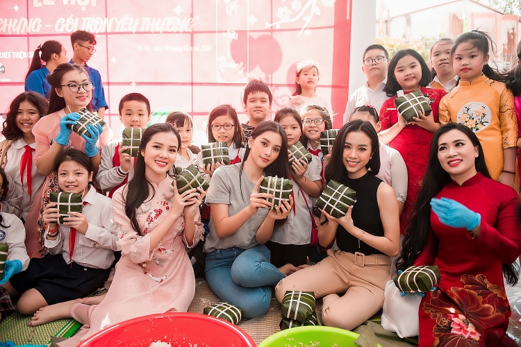 “Tết sẻ chia, Tết yêu thương” của hoa hậu Tiểu Vy