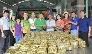 PVFCCo: “Ngàn tấm bánh, Vạn nghĩa tình” đến với đồng bào nghèo