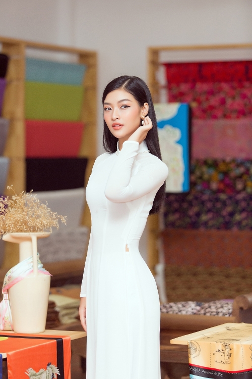 Á hậu Kiều Loan tung bản mashup nhạc xuân sôi động