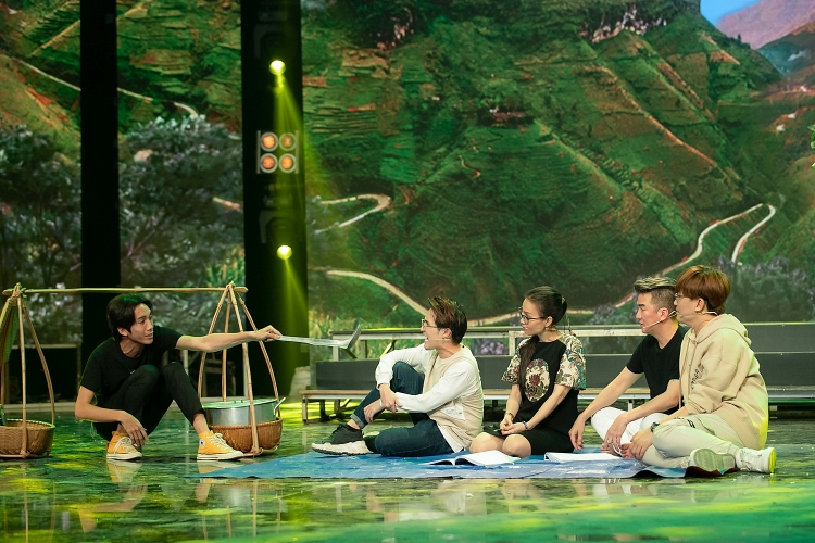 Đàm Vĩnh Hưng cùng nghệ sĩ 'Táo xuân Canh Tý' chúc Tết khán giả