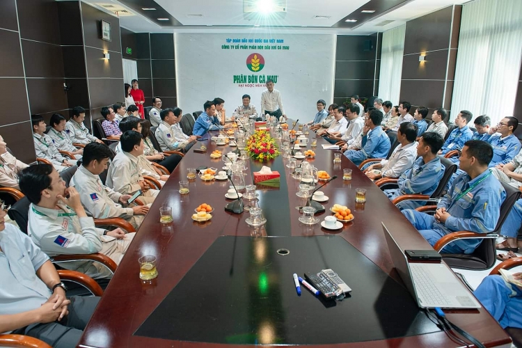 Lãnh đạo PVCFC thăm và chúc tết CBCNV các khối phòng ban