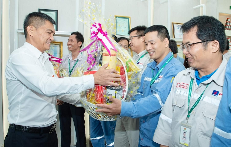 Lãnh đạo PVCFC thăm và chúc tết CBCNV các khối phòng ban