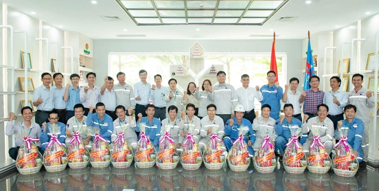 Lãnh đạo PVCFC thăm và chúc tết CBCNV các khối phòng ban